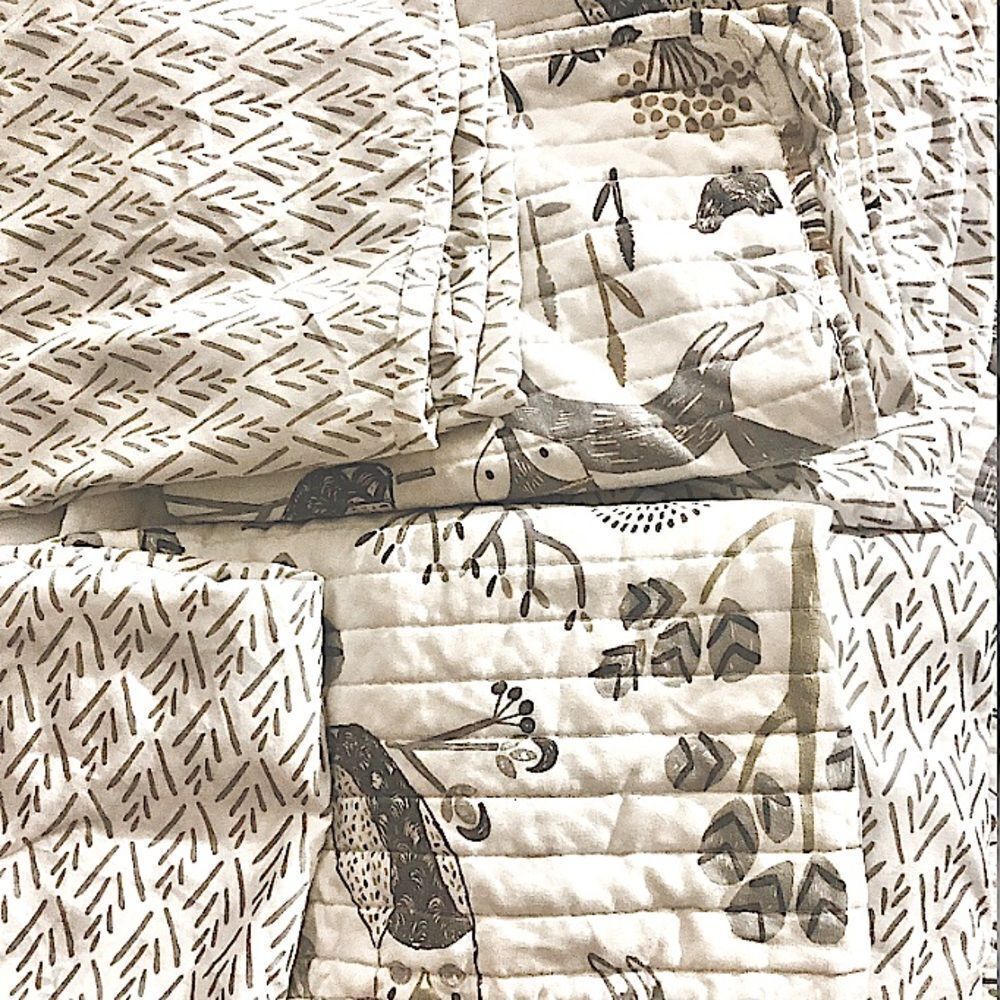 Bunk bed set of 2 twin sets including 2 sheets and 2 pillow cases and comforters